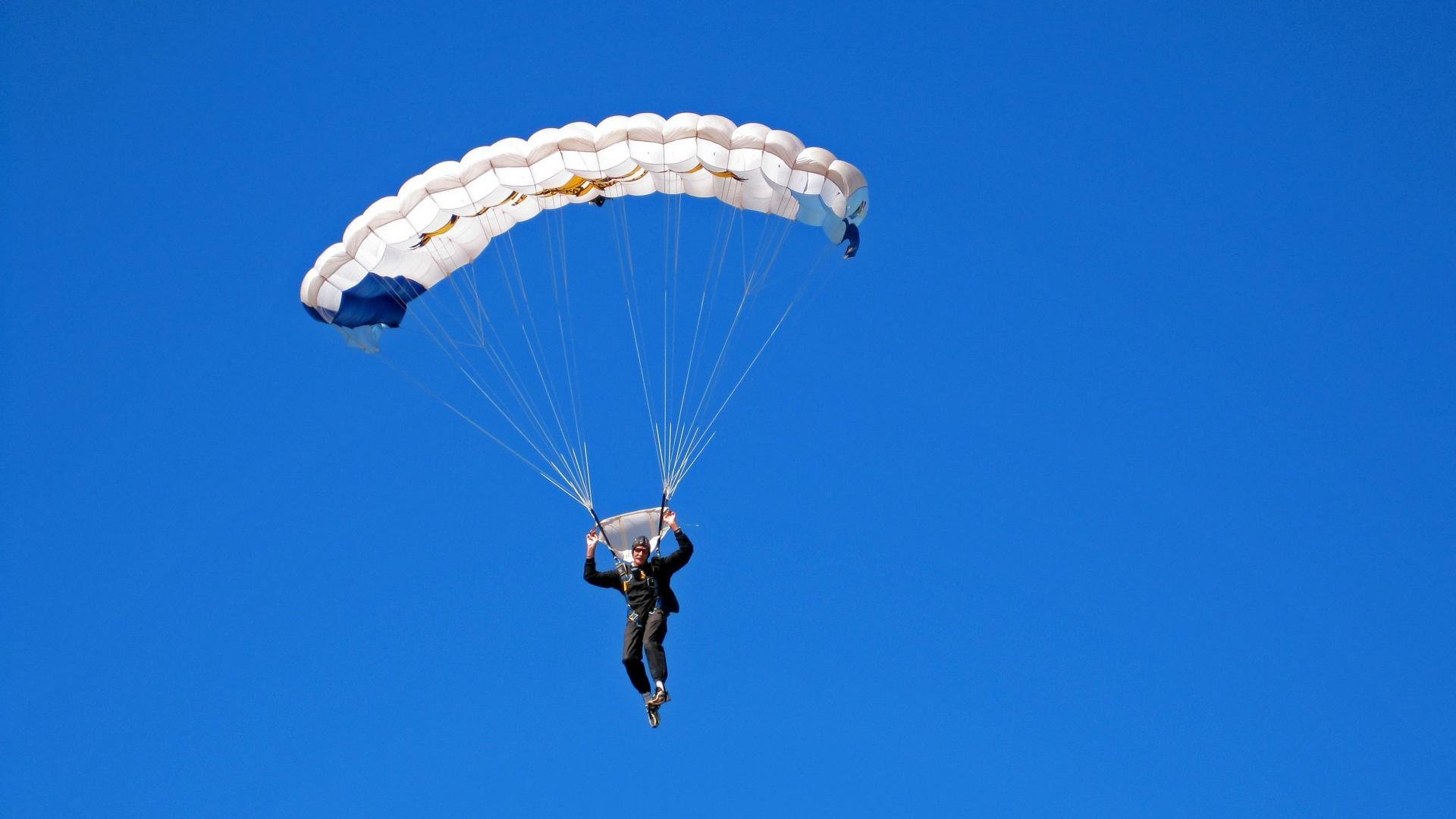 当波斯弯刀划破尼斯海岸线,一场虚拟跨界总决赛背后的现实隐喻