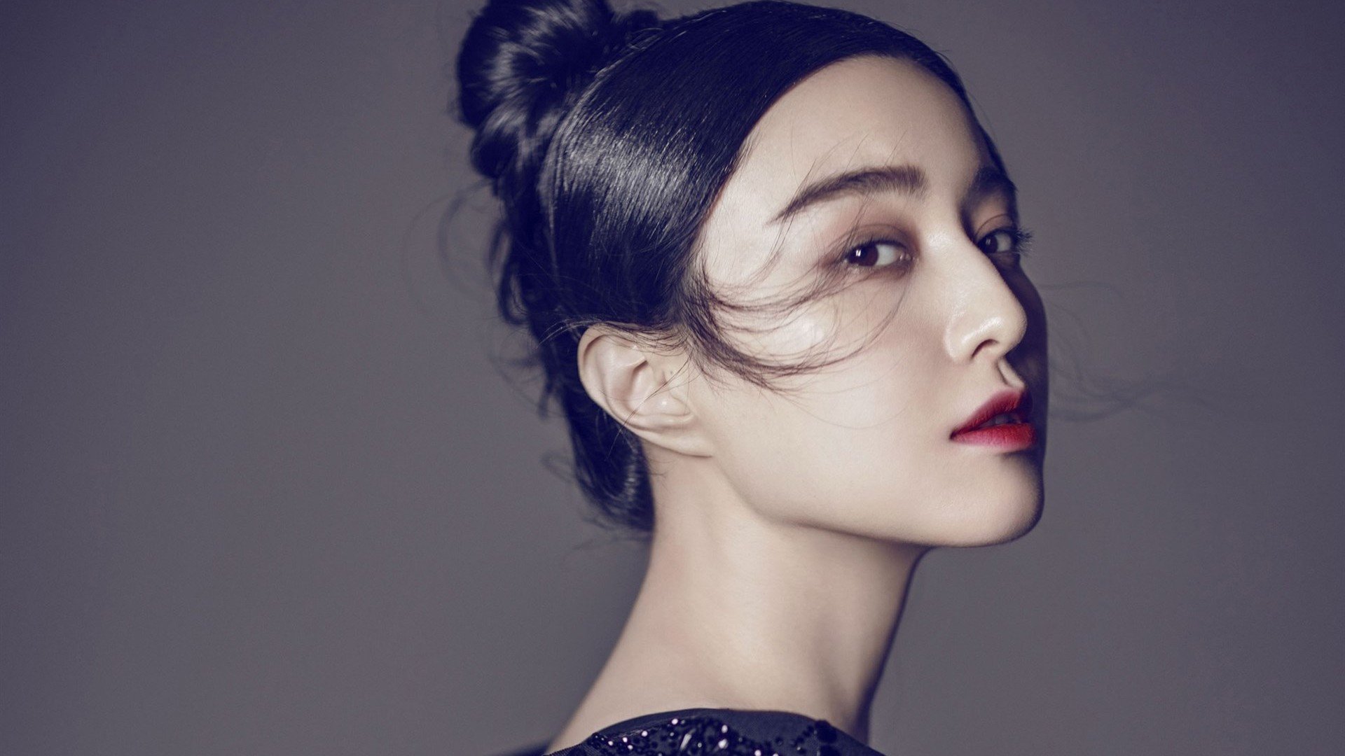 足球双城记，京多安诠释巨星价值与伊拉克展现团队威力