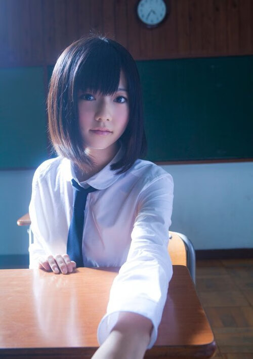 他看到的赛场空无一人，当厄德高的名字在黑暗中回响